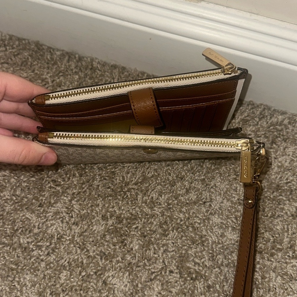 Michael Kors Cream Wristlet - Picture 4 of 5